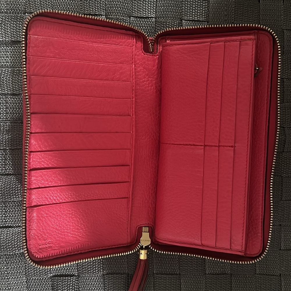 - Gucci - Picture 3 of 5